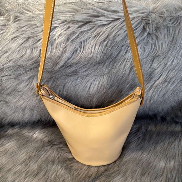 Francesco Biasia Handbags - PRICE FIRM Francesco Biasia Chic Cream Leather Shoulder Bag